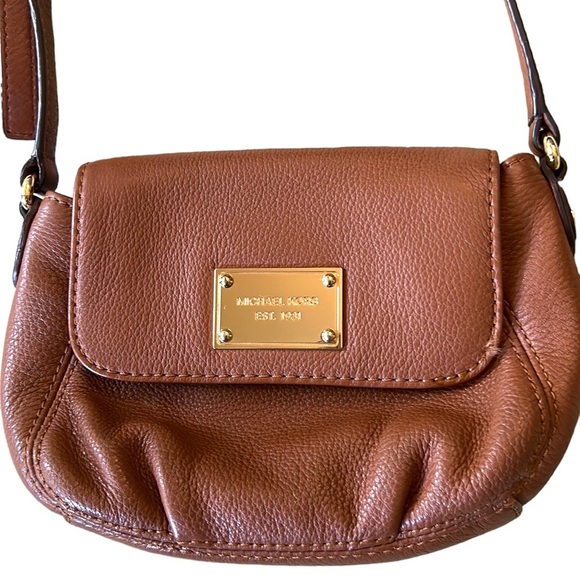 Michael Kors Luggage Brown Pebbled Leather Flap Jet Set Crossbody Mini Bag - Picture 4 of 16